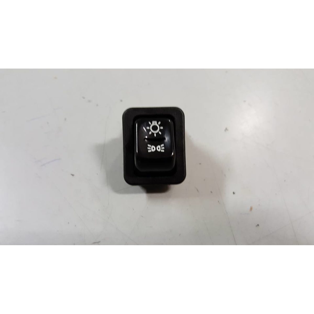 581910 INTERRUTTORE LUCI (FREE PT) - immagine 1