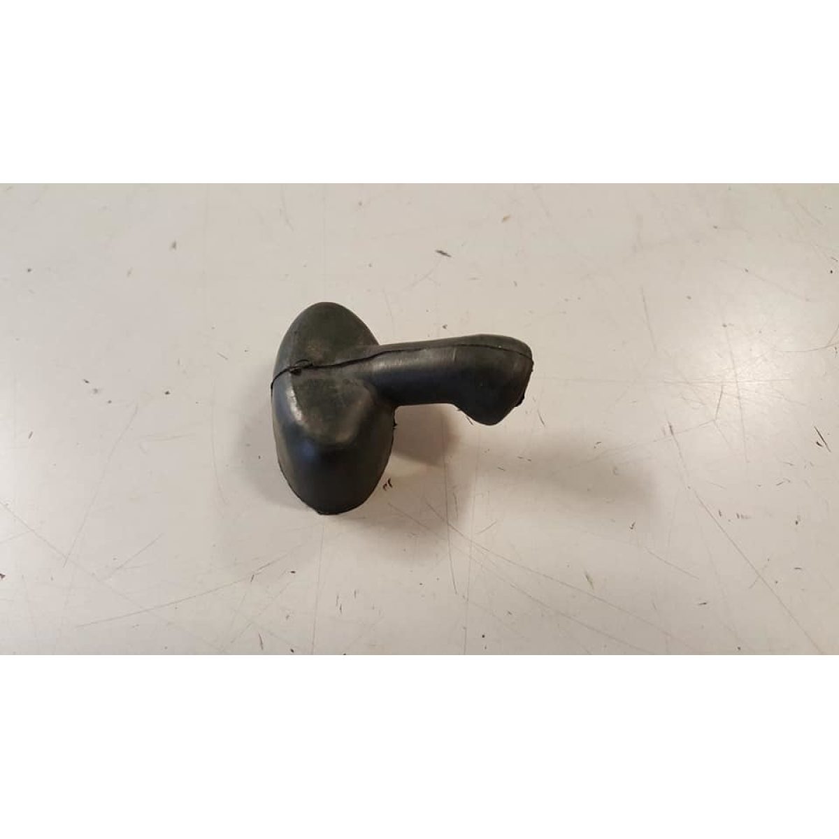022694 CAPPUCCIO PASSACAVI (VESPA GS 150) - immagine 1